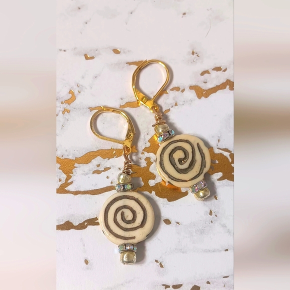 Handcrafted Beaded Earrings By London Bridges - Picture 5 of 5